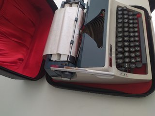 Maquina de escribir daro erika mod 32