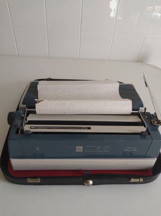 Maquina de escribir daro erika mod 32