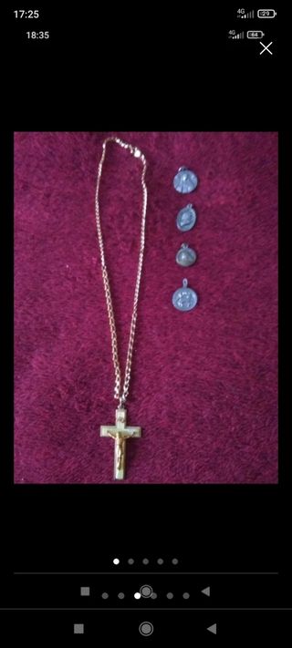 Cruz de primera comunión y medallas