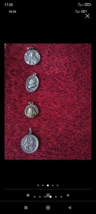 Cruz de primera comunión y medallas