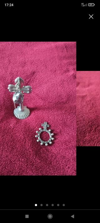 Cruz de primera comunión y medallas