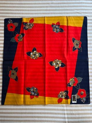 Pañuelo japonés con rosa de Japón