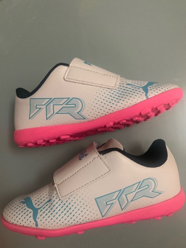 Zapatillas PUMA futbol niña