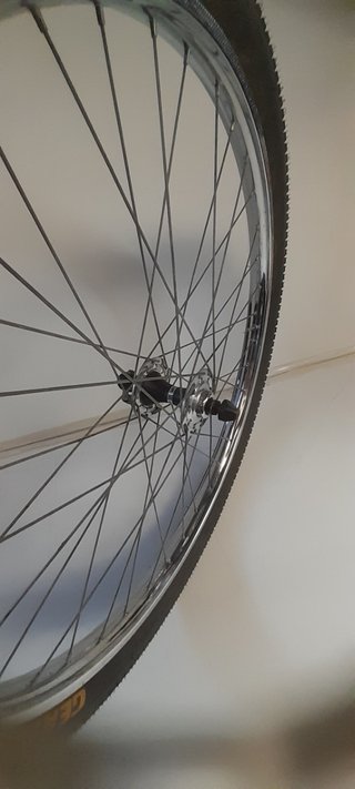 Rueda delantera completa