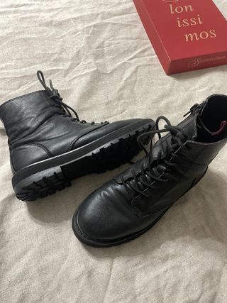 botín tipo militar Zara