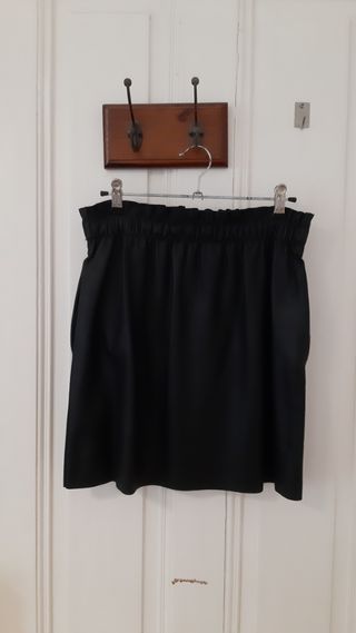 Falda negra polipiel Zara
