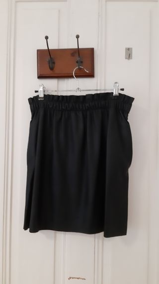 Falda negra polipiel Zara