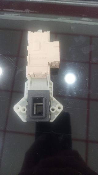 SEGURO DE PUERTA BLOCAPUERTA LAVADORA 32018338