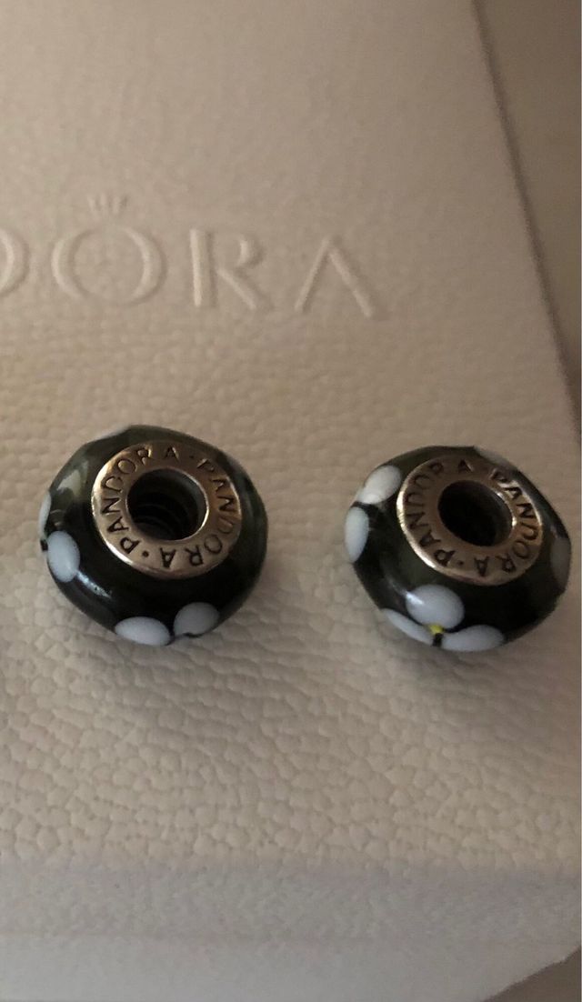 Cuatro Charm de murano. Pandora original.