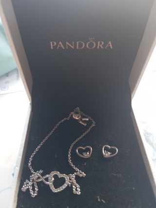 Pulsera y pendientes de Pandora 