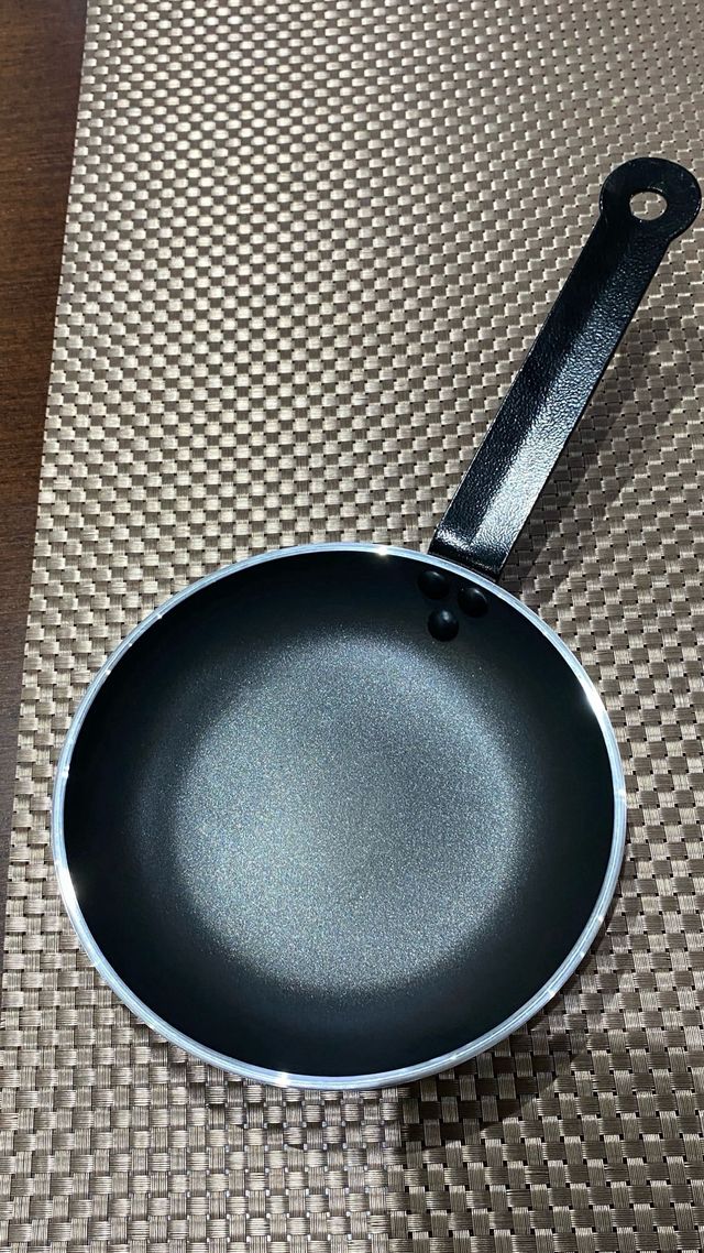 Sarten pequeña  alumnio profesional . (Makro)