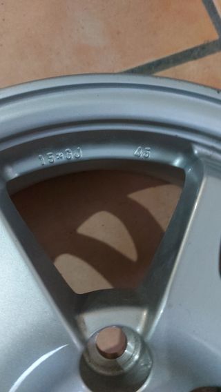 Llanta toyota prius 15"