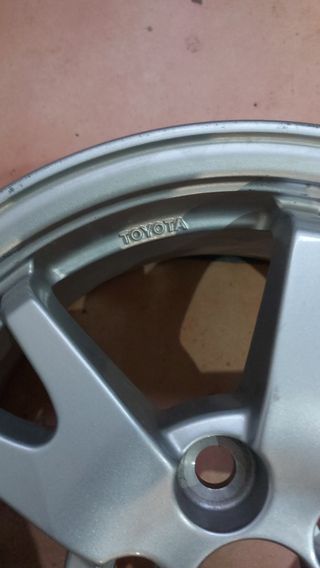 Llanta toyota prius 15"