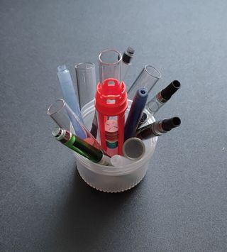 Dispositivo recarga cartuchos/convertidores plumas