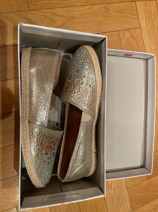 Alpargatas brillantes