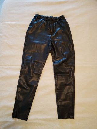 Pantalón negro cuero