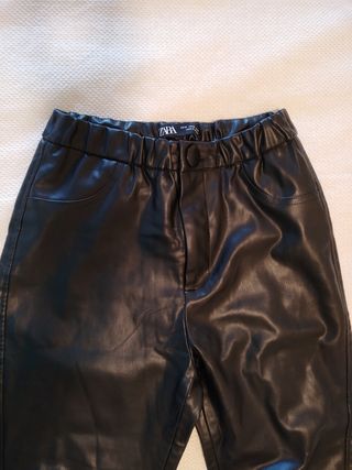 Pantalón negro cuero