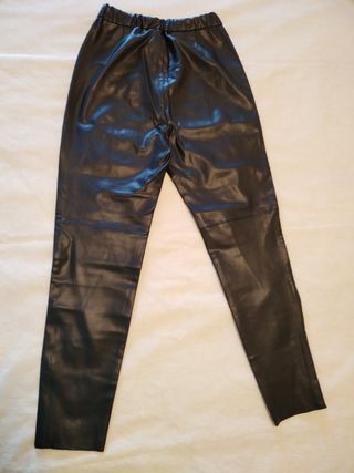 Pantalón negro cuero