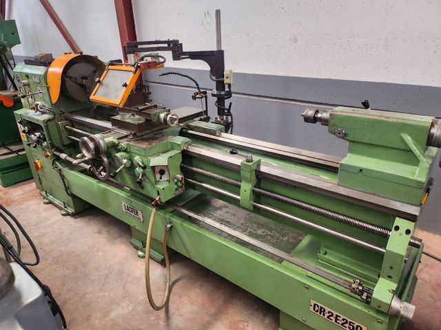 Torno lacfer cr2E 250. 2.000 mm