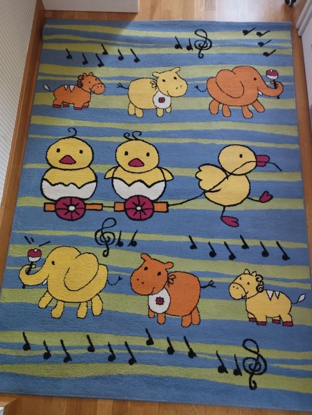 Alfombra para niños en buen estado