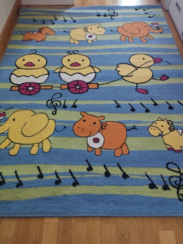 Alfombra para niños en buen estado