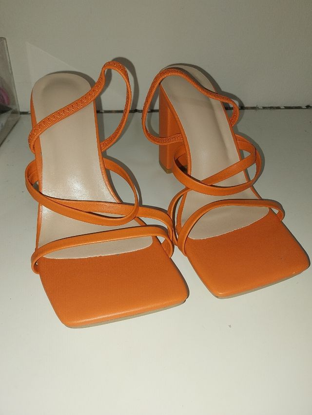 Tacones color naranja de Shein