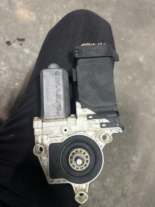 Motor Elevalunas Trasero Izquierdo 101389-101 VW