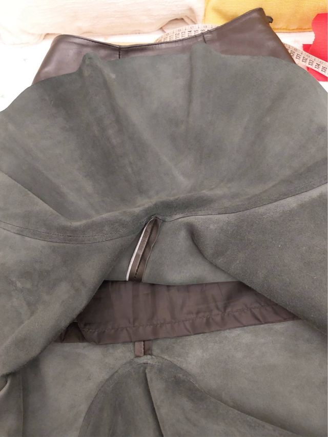 Falda piel autentica / cuero, con godets. Talla 42