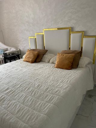 CABECERO DE DISEÑO BLANCO/DORADO 200CM