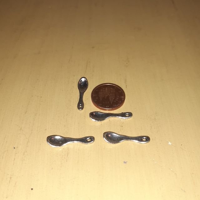 Complementos Belén.  Cucharas metal