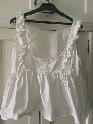 Blusa de tirantes con volantes