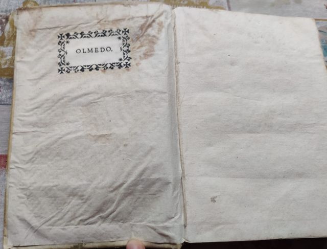 Libros con portadas pergamino religosos