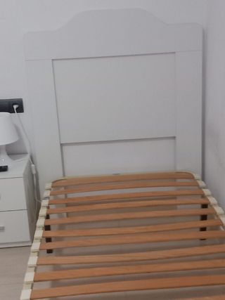 Cabecero blanco , sumier y colchón