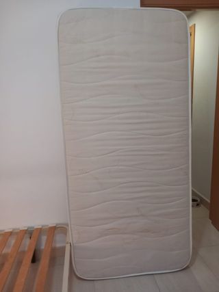 Cabecero blanco , sumier y colchón