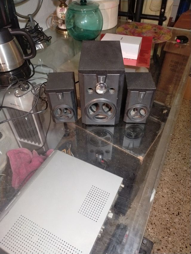 Altavoces marca del taco funcionan muy bien
Lo