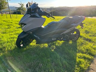 Yamaha t max 560