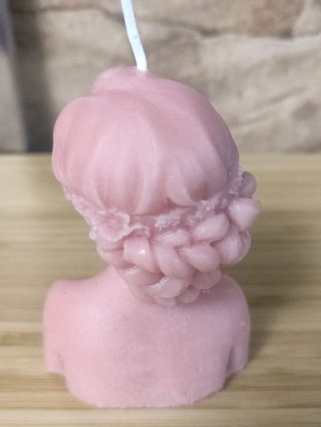 Vela artesanal - Busto crema, rosa o lila claro