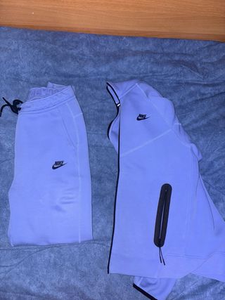 CHANDAL DE NIKE TECH FLEECE