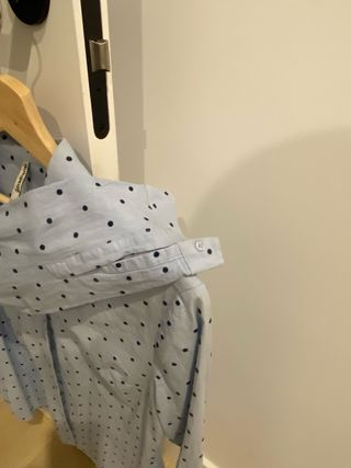 Camisa azul topos Stradivarius
