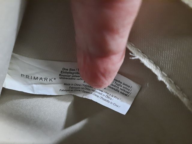 Bolso jóven. Ancho 18ctm, alto 15cmt