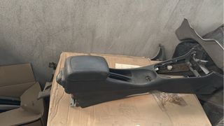 Reposabrazo y consola central nissan almera  n16