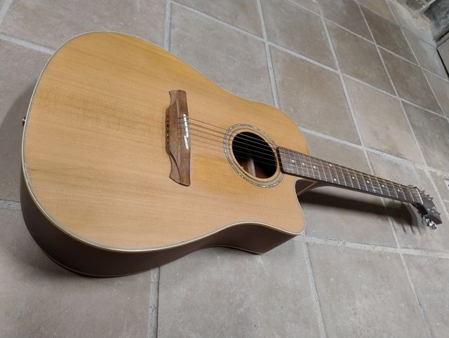 guitarra electroacústica alhambra