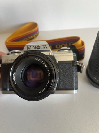 Cámara de fotos Minolta X-300 y objetivos