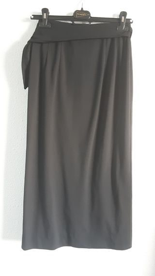 Falda larga estilo pareo de punto negro