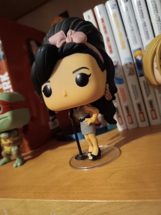 Funko pops Amy Winehouse #48