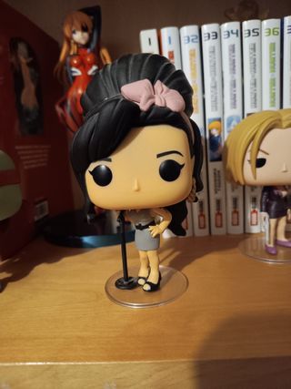 Funko pops Amy Winehouse #48