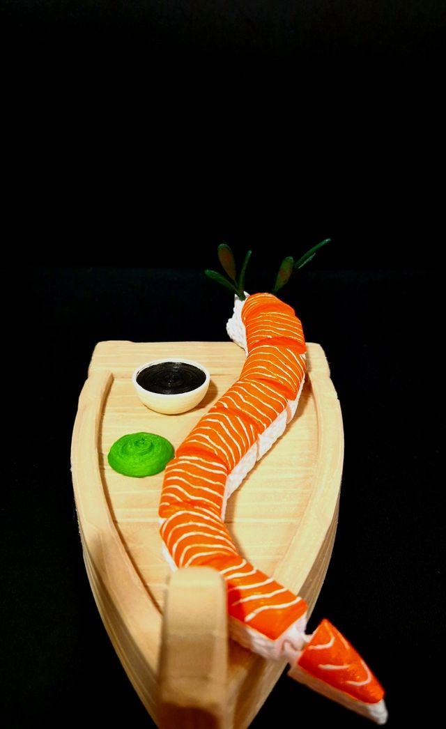 Dragón de nigiri de salmón