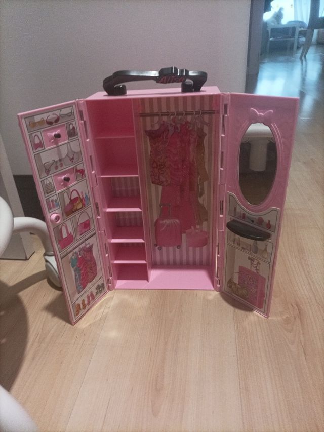Armario de Barbie