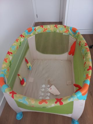 Parque infantil y cuna de viaje