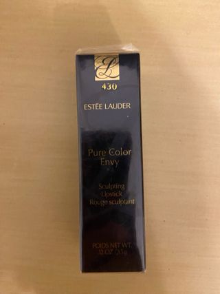 Pintalabios Estee Lauder precintado.